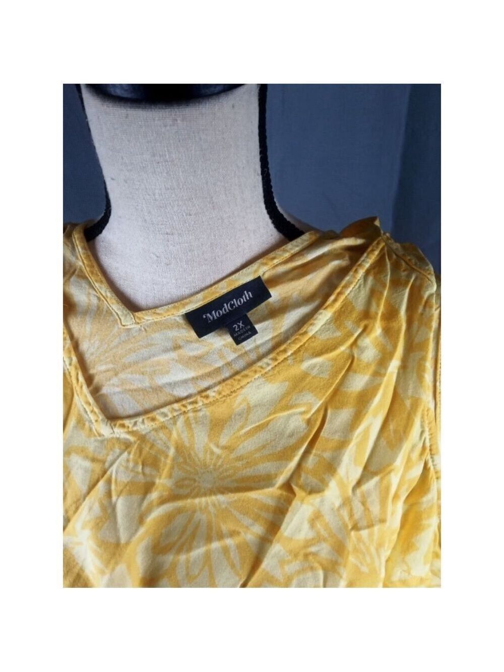 Women's ModCloth Yellow Cream Floral V-Neck Tank Top Plus Size 2X - Picture 4 of 4